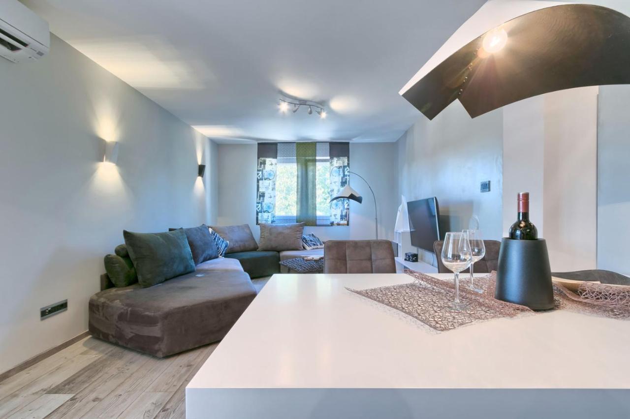 Modern Oasis Apartment プーラ エクステリア 写真