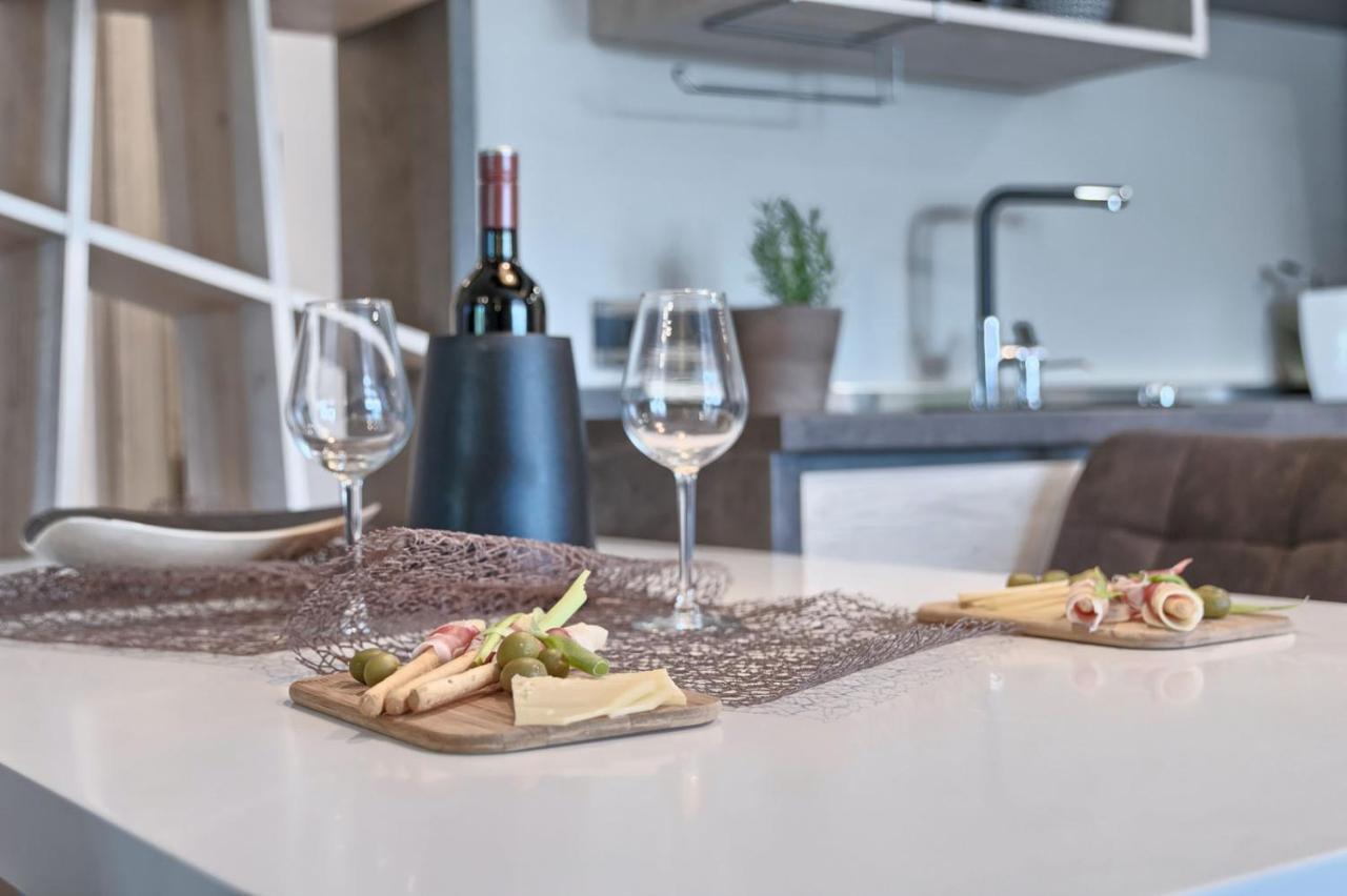 Modern Oasis Apartment プーラ エクステリア 写真