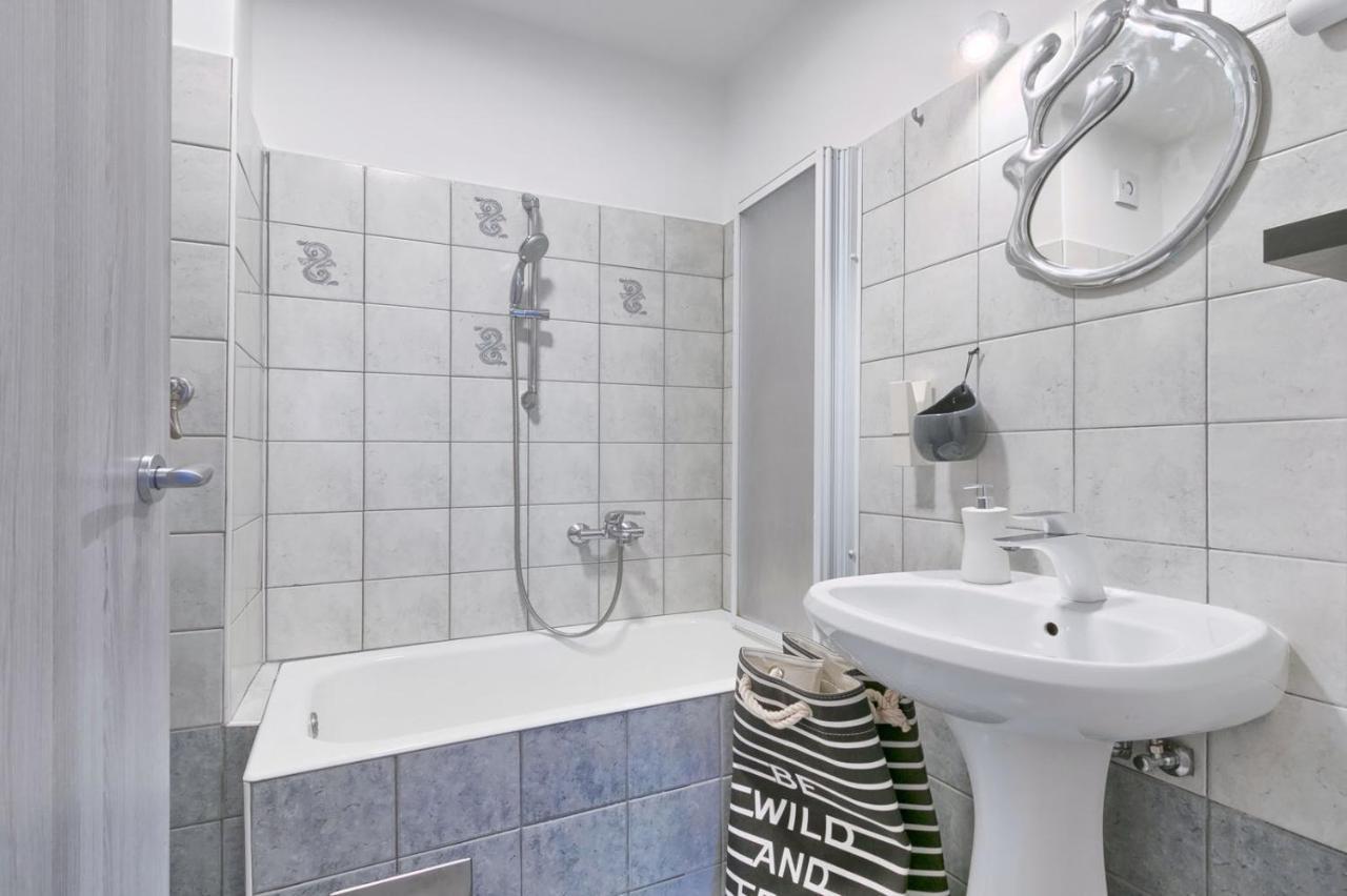 Modern Oasis Apartment プーラ エクステリア 写真