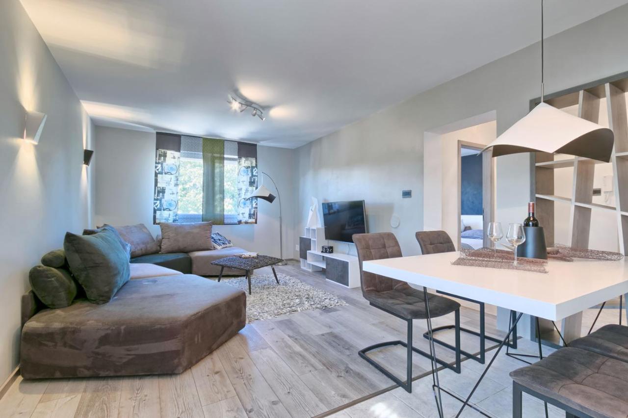 Modern Oasis Apartment プーラ エクステリア 写真