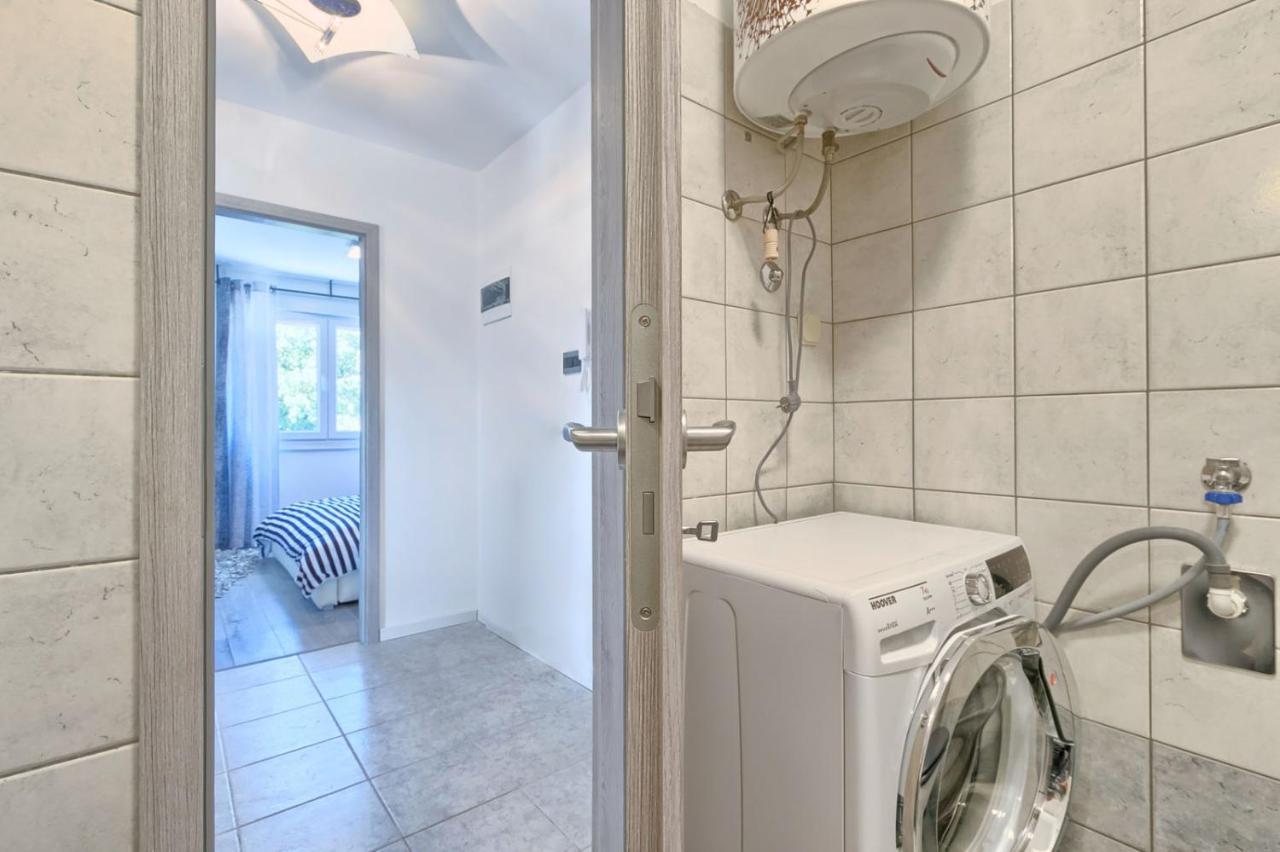 Modern Oasis Apartment プーラ エクステリア 写真
