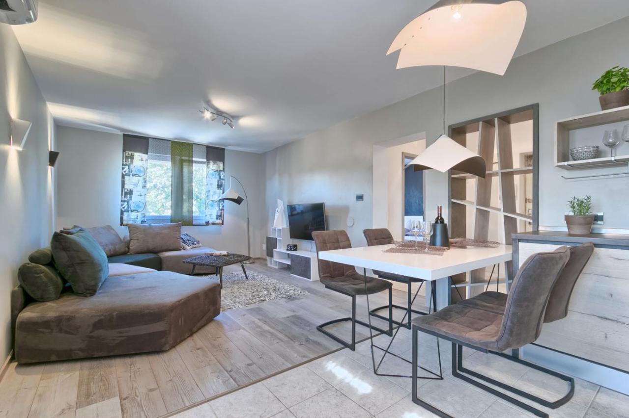 Modern Oasis Apartment プーラ エクステリア 写真