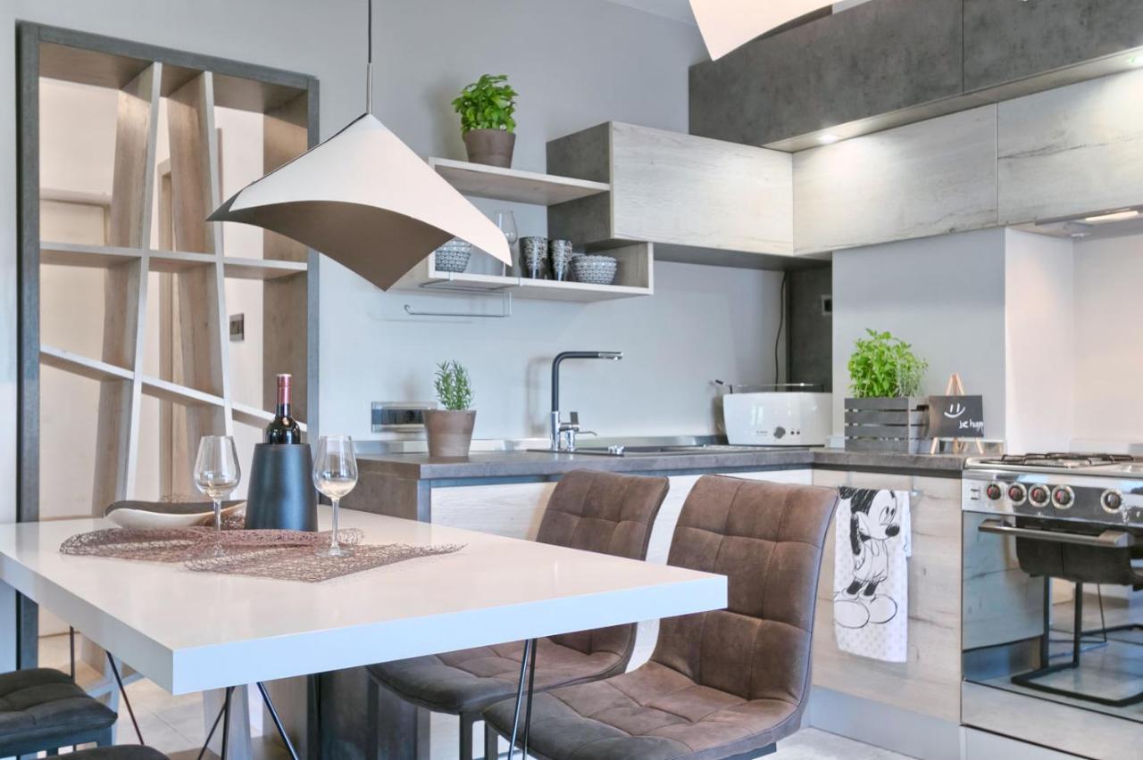 Modern Oasis Apartment プーラ エクステリア 写真