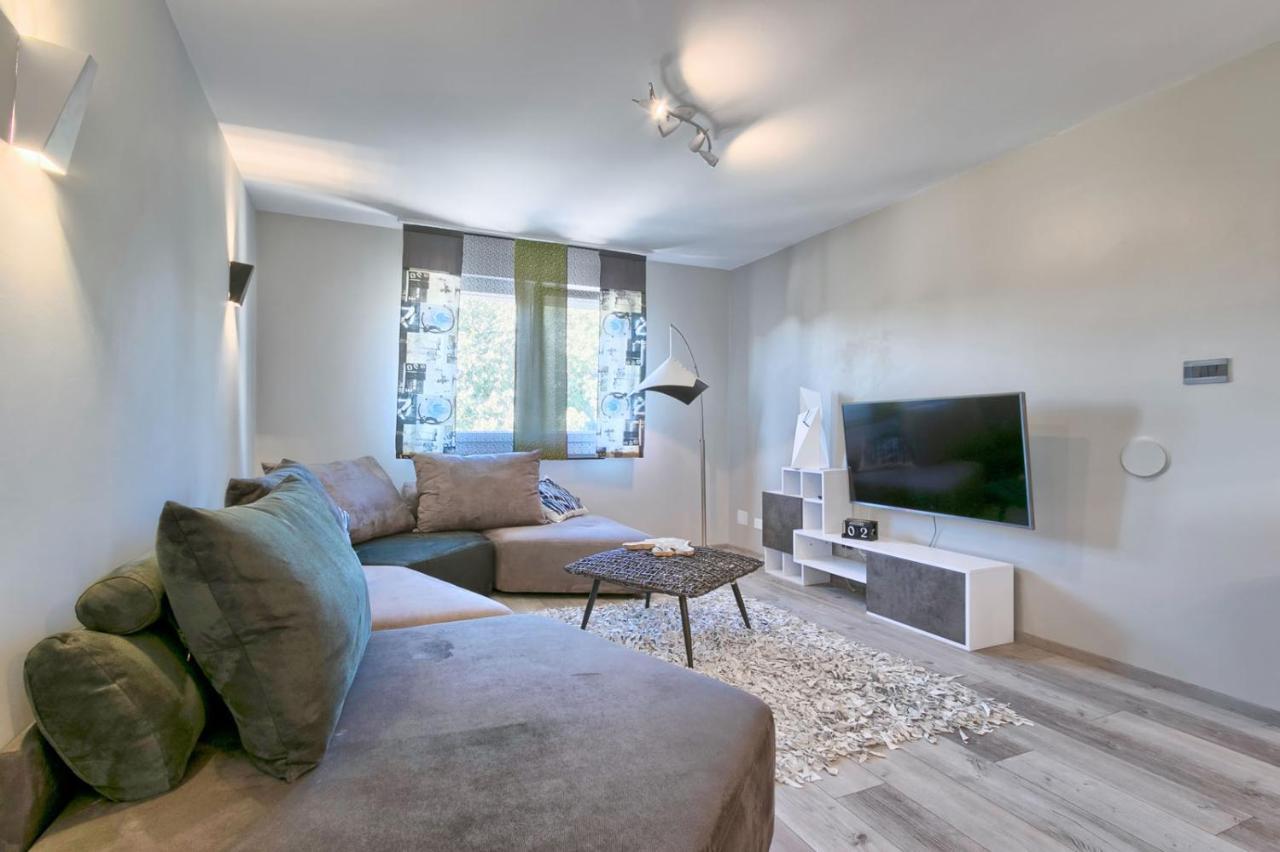 Modern Oasis Apartment プーラ エクステリア 写真