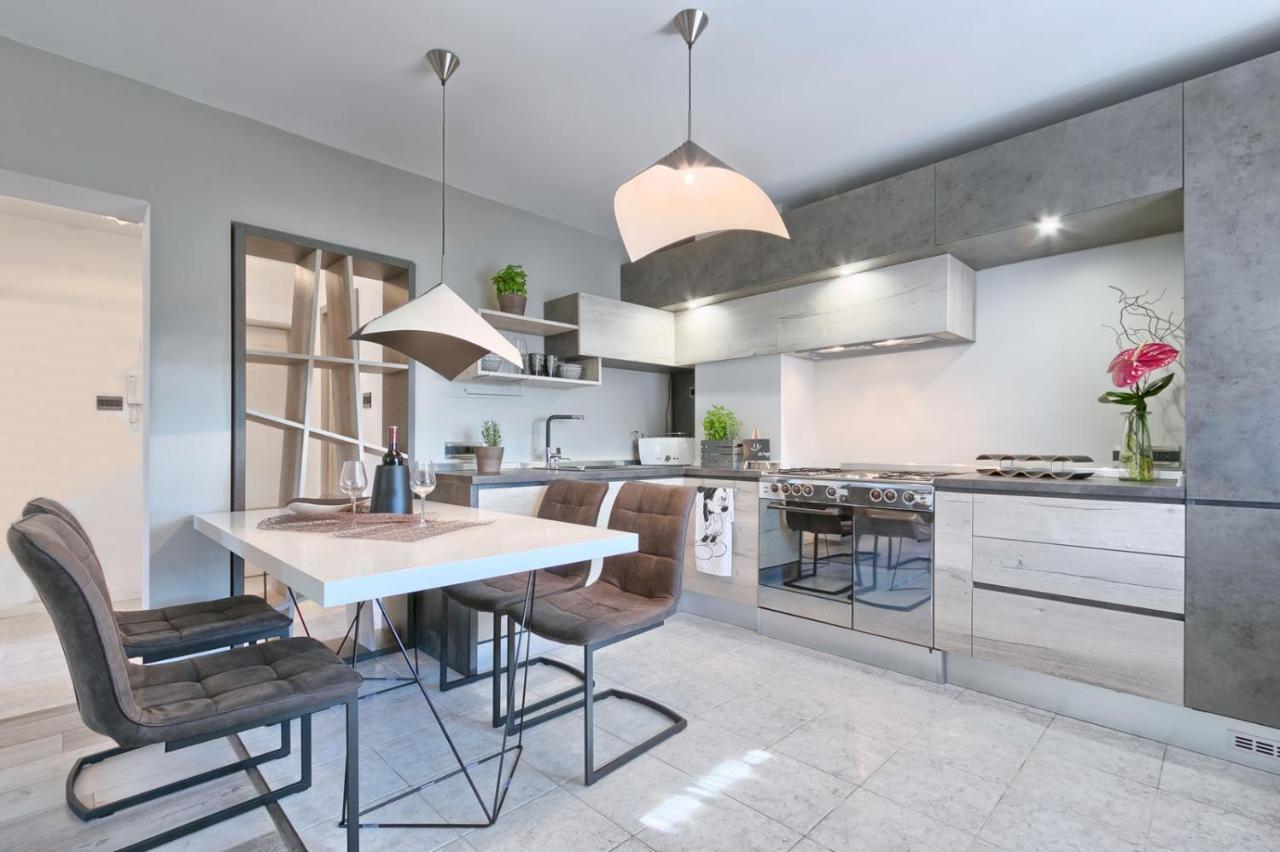 Modern Oasis Apartment プーラ エクステリア 写真