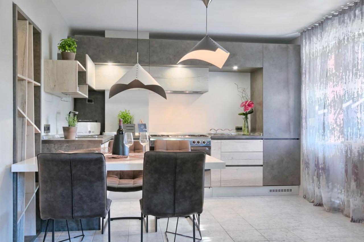 Modern Oasis Apartment プーラ エクステリア 写真