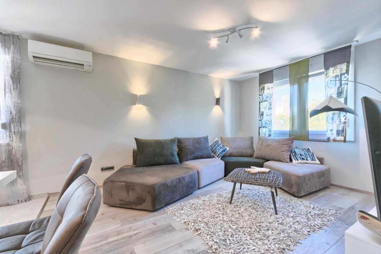 Modern Oasis Apartment プーラ エクステリア 写真