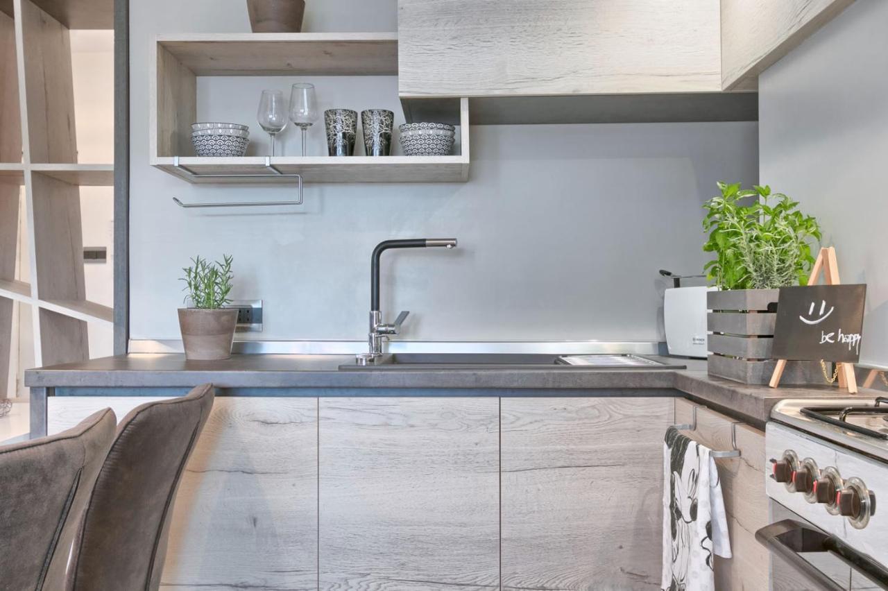 Modern Oasis Apartment プーラ エクステリア 写真