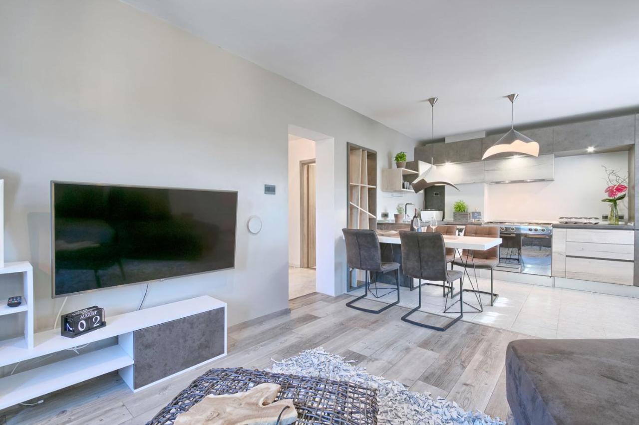 Modern Oasis Apartment プーラ エクステリア 写真